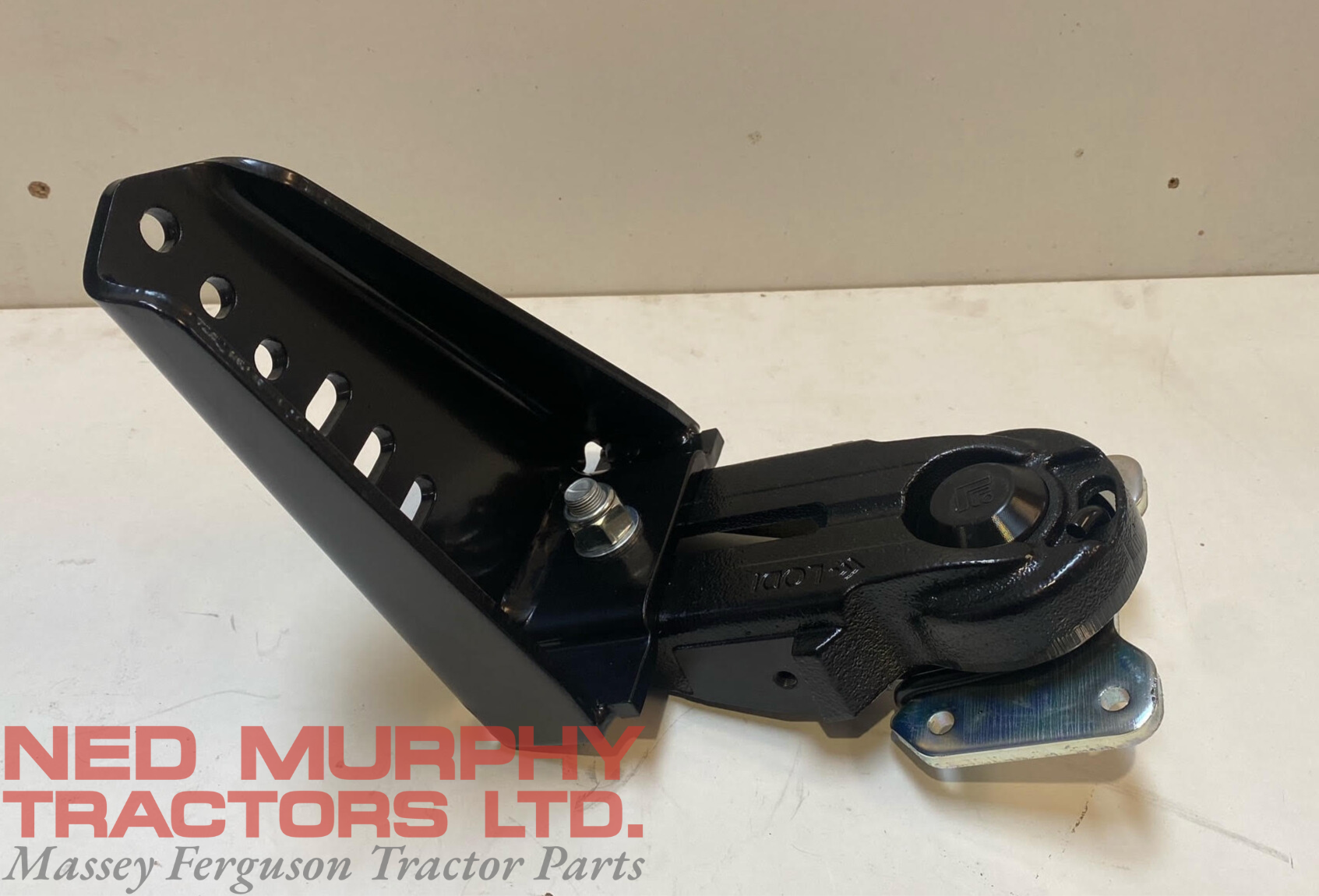 4273476M92, Pivoting Mudguard Bracket, Massey Ferguson Tractors.